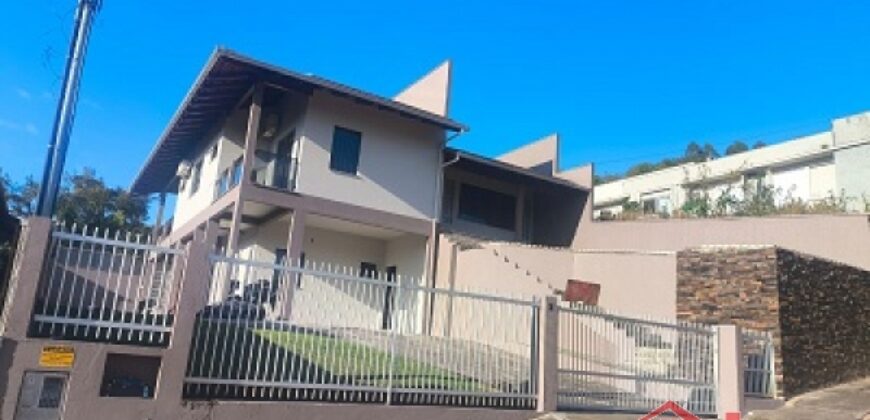 Casa em localização Privilegiada