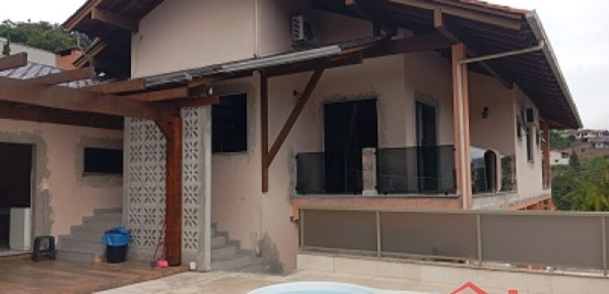 Casa em localização Privilegiada