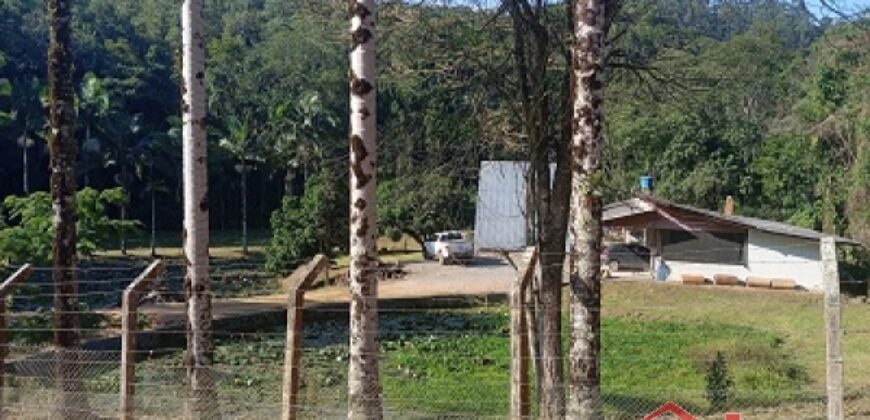 Oportunidade única em meio à natureza!