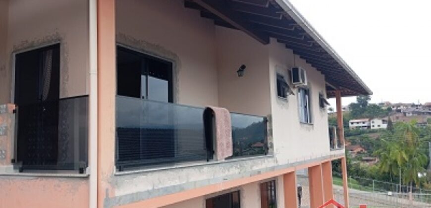 Casa em localização Privilegiada