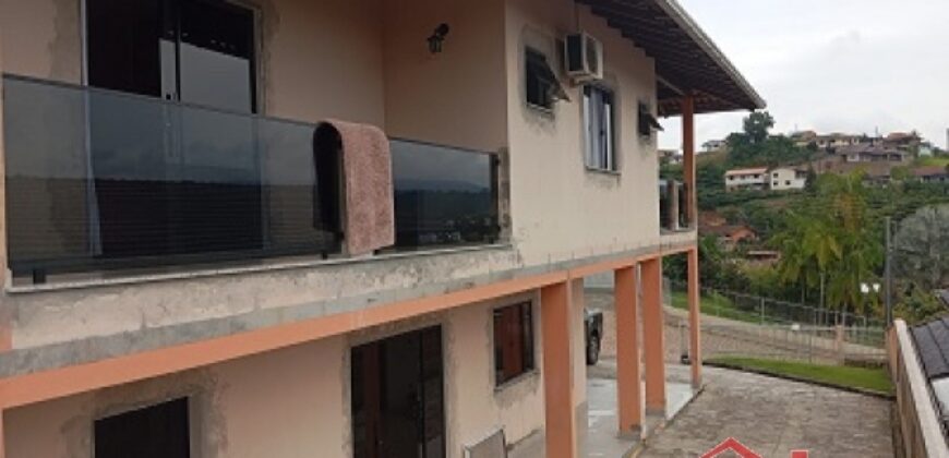 Casa em localização Privilegiada