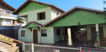 🔥 CASA NO CENTRO DE IBIRAMA – ESPAÇOSA E COM ÓTIMO PREÇO 🔥