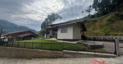 Casa com amplo terreno no Centro de Ibirama