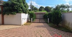 Casa com piscina no Ponto Chic