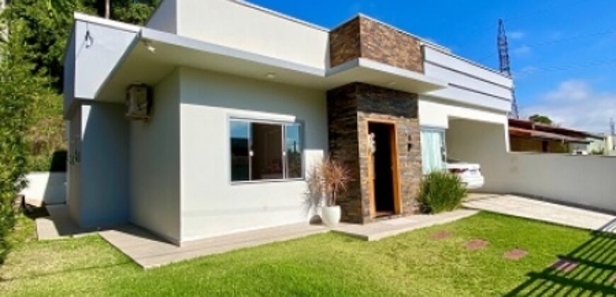 🏡 Casa de Excelente Padrão à Venda no Centro de Ibirama! 🌟