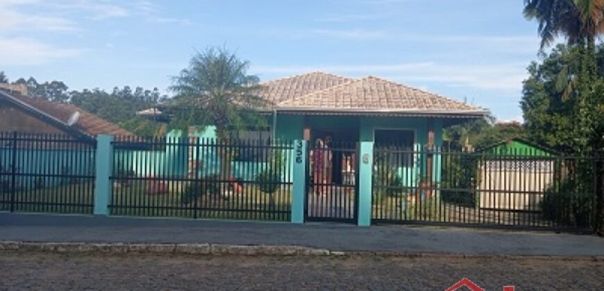 ✨ Encante-se com este imóvel completo em meio à natureza!