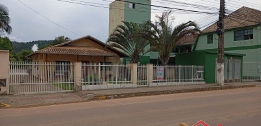 🏡✨ Casa de Alvenaria com Amplo Terreno – Excelente Oportunidade em Ibirama