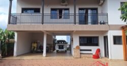 Casa com piscina no Ponto Chic