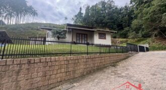 Casa com amplo terreno no Centro de Ibirama