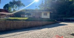 Casa com amplo terreno no Centro de Ibirama