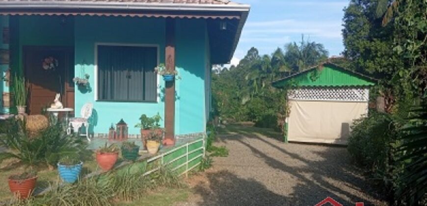 ✨ Encante-se com este imóvel completo em meio à natureza!