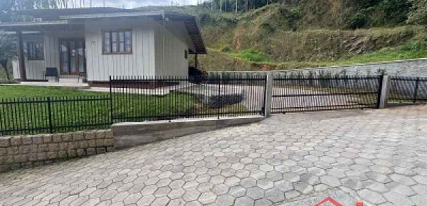 Casa com amplo terreno no Centro de Ibirama