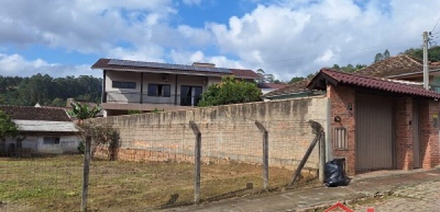 Casa com piscina no Ponto Chic