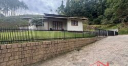 Casa com amplo terreno no Centro de Ibirama