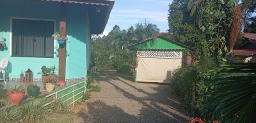 ✨ Encante-se com este imóvel completo em meio à natureza!