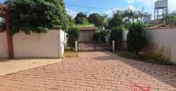 Casa com piscina no Ponto Chic