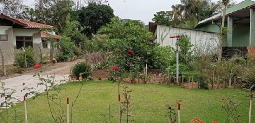 🏡✨ Casa de Alvenaria com Amplo Terreno – Excelente Oportunidade em Ibirama