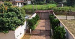 Casa com piscina no Ponto Chic