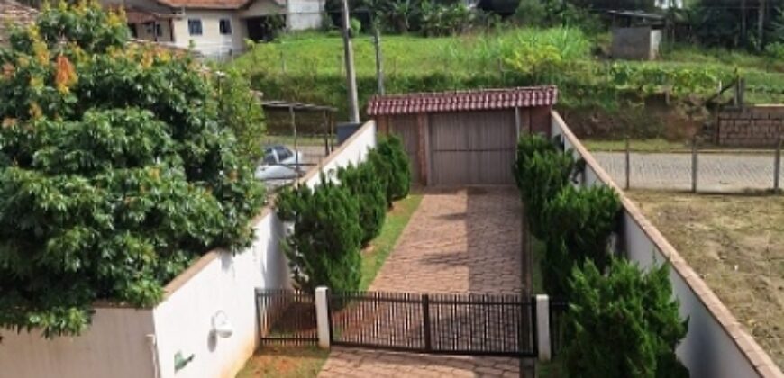 Casa com piscina no Ponto Chic