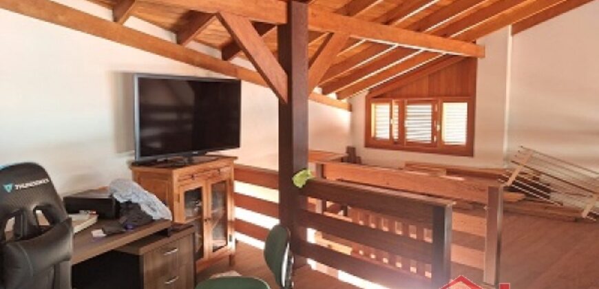 Casa com piscina no Ponto Chic