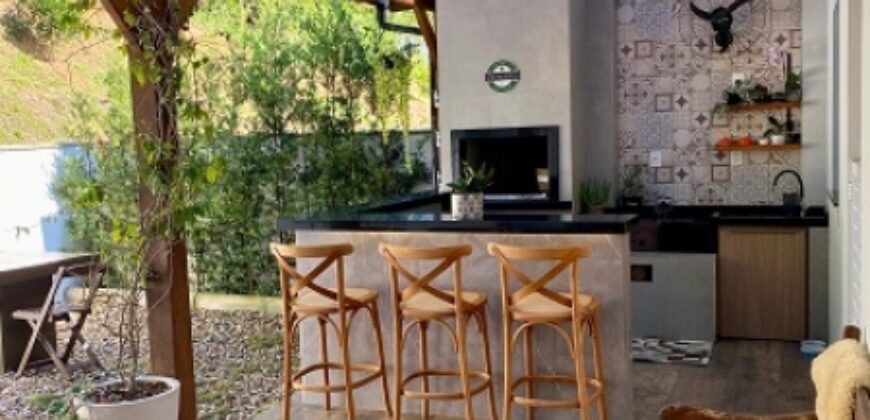 🏡 Casa de Excelente Padrão à Venda no Centro de Ibirama! 🌟