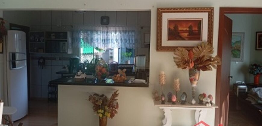 ✨ Encante-se com este imóvel completo em meio à natureza!