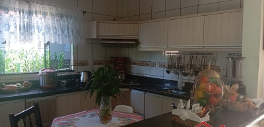 ✨ Encante-se com este imóvel completo em meio à natureza!