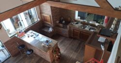 Casa com piscina no Ponto Chic