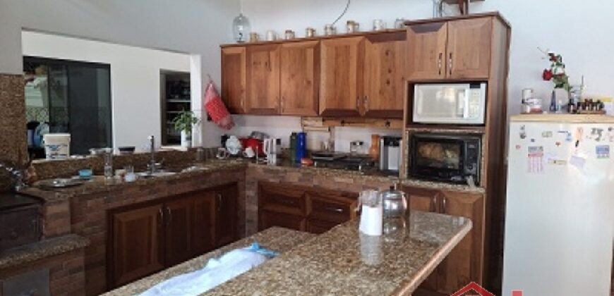 Casa com piscina no Ponto Chic