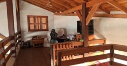 Casa com piscina no Ponto Chic