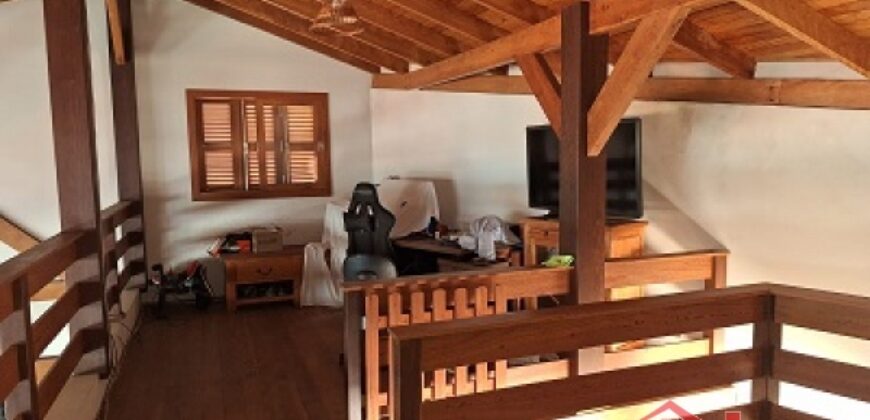 Casa com piscina no Ponto Chic