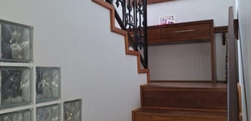 Casa com piscina no Ponto Chic