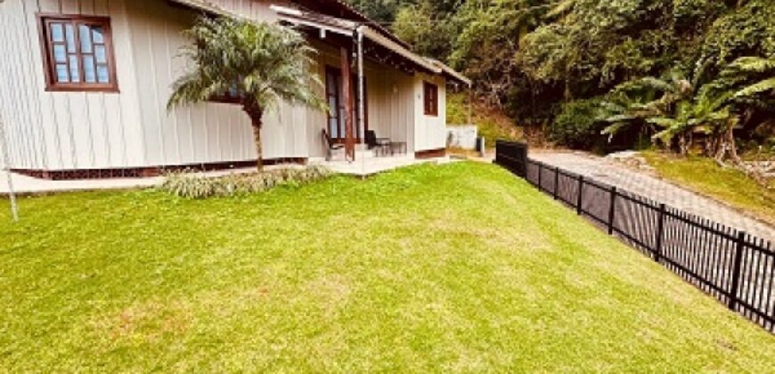 Casa com amplo terreno no Centro de Ibirama