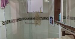 Casa com piscina no Ponto Chic