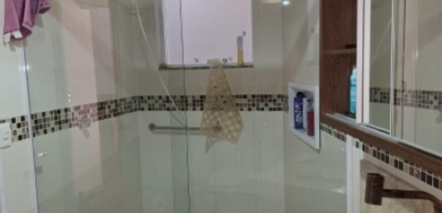 Casa com piscina no Ponto Chic