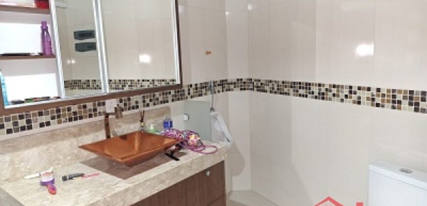 Casa com piscina no Ponto Chic