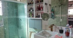 Casa com piscina no Ponto Chic