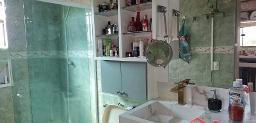 Casa com piscina no Ponto Chic