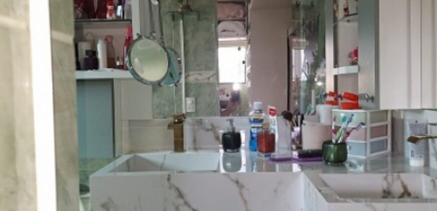 Casa com piscina no Ponto Chic