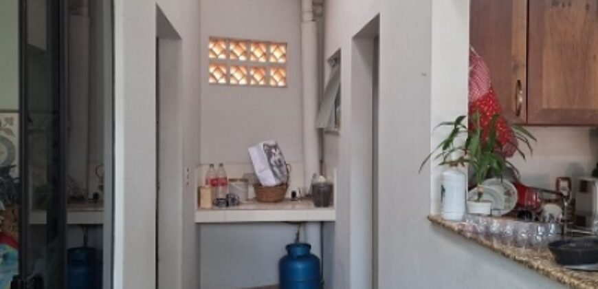 Casa com piscina no Ponto Chic