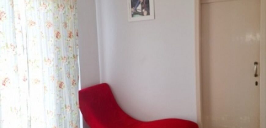 Casa com piscina no Ponto Chic