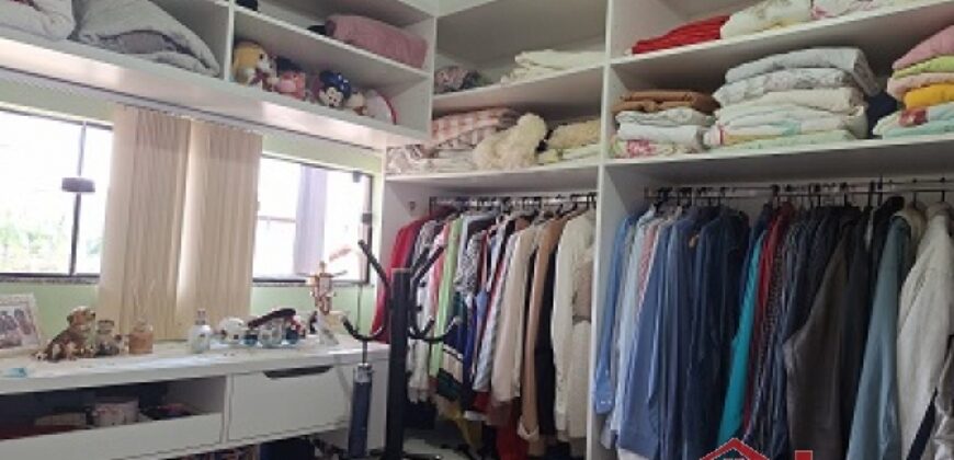 Casa com piscina no Ponto Chic