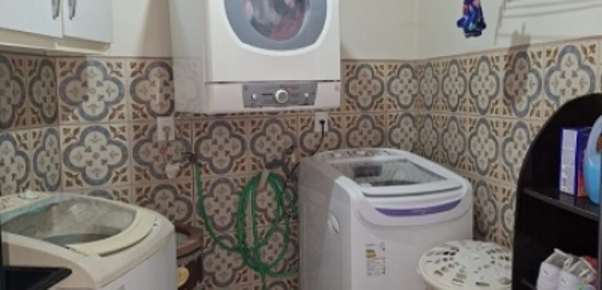 Casa com piscina no Ponto Chic