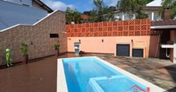 Casa com piscina no Ponto Chic