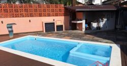 Casa com piscina no Ponto Chic