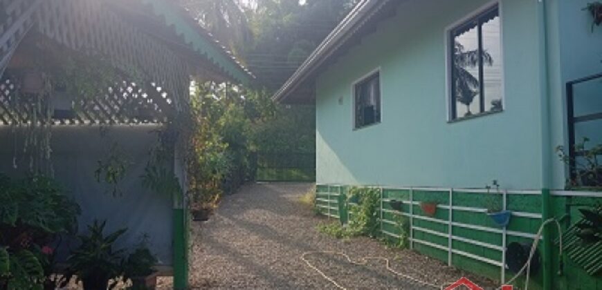 ✨ Encante-se com este imóvel completo em meio à natureza!