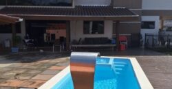 Casa com piscina no Ponto Chic