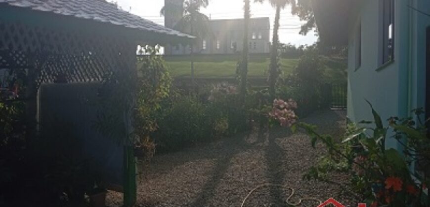 ✨ Encante-se com este imóvel completo em meio à natureza!