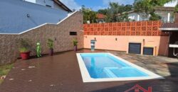 Casa com piscina no Ponto Chic