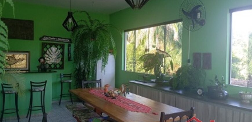 ✨ Encante-se com este imóvel completo em meio à natureza!